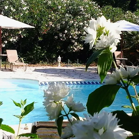 Logis La Bastide Des Monges ホテル ニヨン