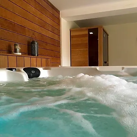 Hotel Logis La Bastide Des Monges 3*