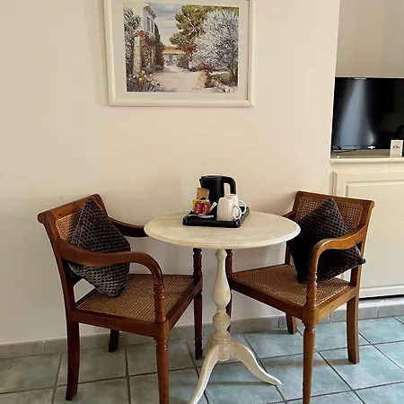 Hotel Logis La Bastide Des Monges 3*