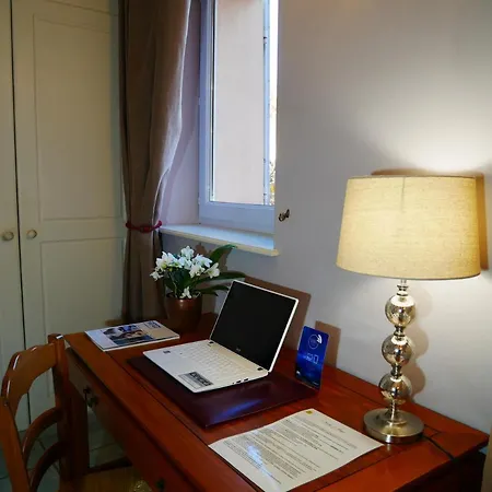 Hotel Logis La Bastide Des Monges 3*