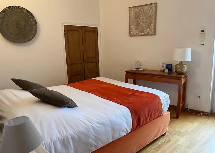 Hotel Logis La Bastide Des Monges Nyons