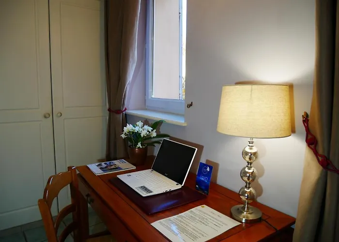 Hotel Logis La Bastide Des Monges 3*